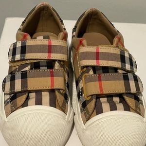 Authentic boys Burberry sneakers